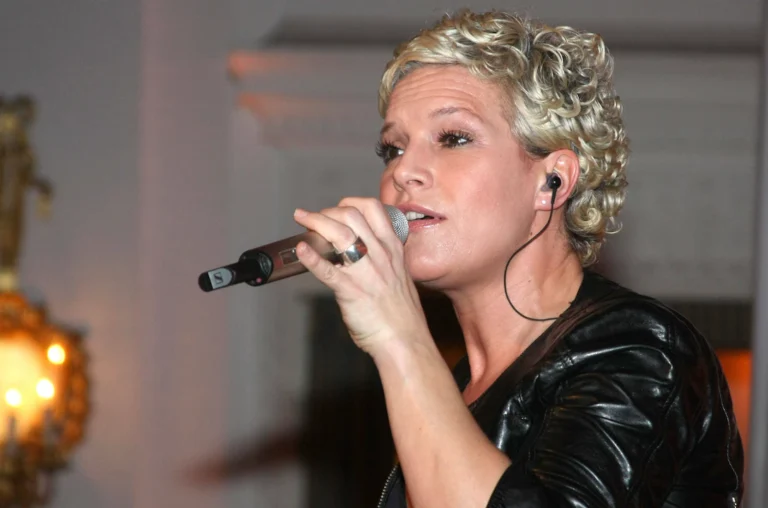 Ina Müller ungeschminkt: Natürlicher Look, frühere Frisur und echte Fakten ina müller ungeschminkt
